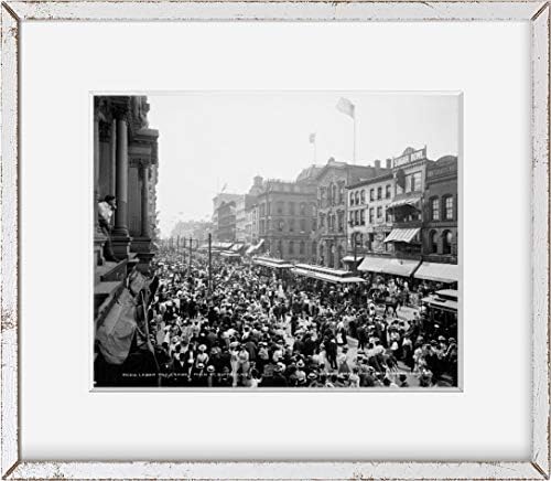 БЕЗКРАЙНИ СНИМКИ Снимка: Тълпа в Деня на труда | на Главната улица | Бъфало, Ню Йорк | 1900 | Исторически възпроизвеждане на снимки