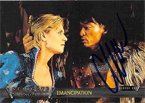 Визитка Кари Хироюки Тагавы с автограф на Stargate SG1 20015 Еманципация Турган улавя Саманту Картер - Търговски карти филм