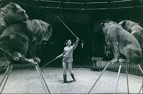 Реколта снимка винтажной снимки на Катрин Бланкаерт по време на нейните изпълнения в цирка по време на кариерата си в областта на